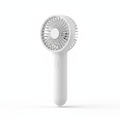 Ventilateur portatif compact sur fond blanc